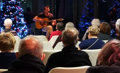 Manu BENOIST chanteur et public